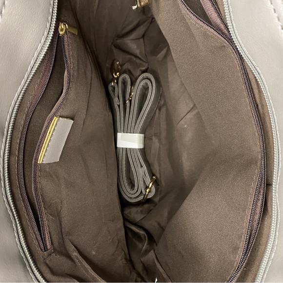 Beautiful Purse color Grey clay - Red - Black - Roomy Bag with Shoulder Strap - Picture 8 of 10